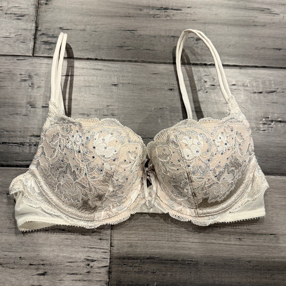 NWOT, Victoria's Secret Cream Lace Bra - Picture 1 of 7